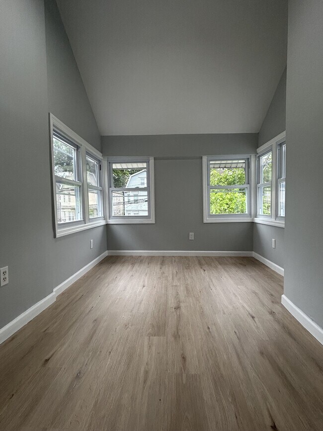 Foto del edificio - 122 Shephard Ave