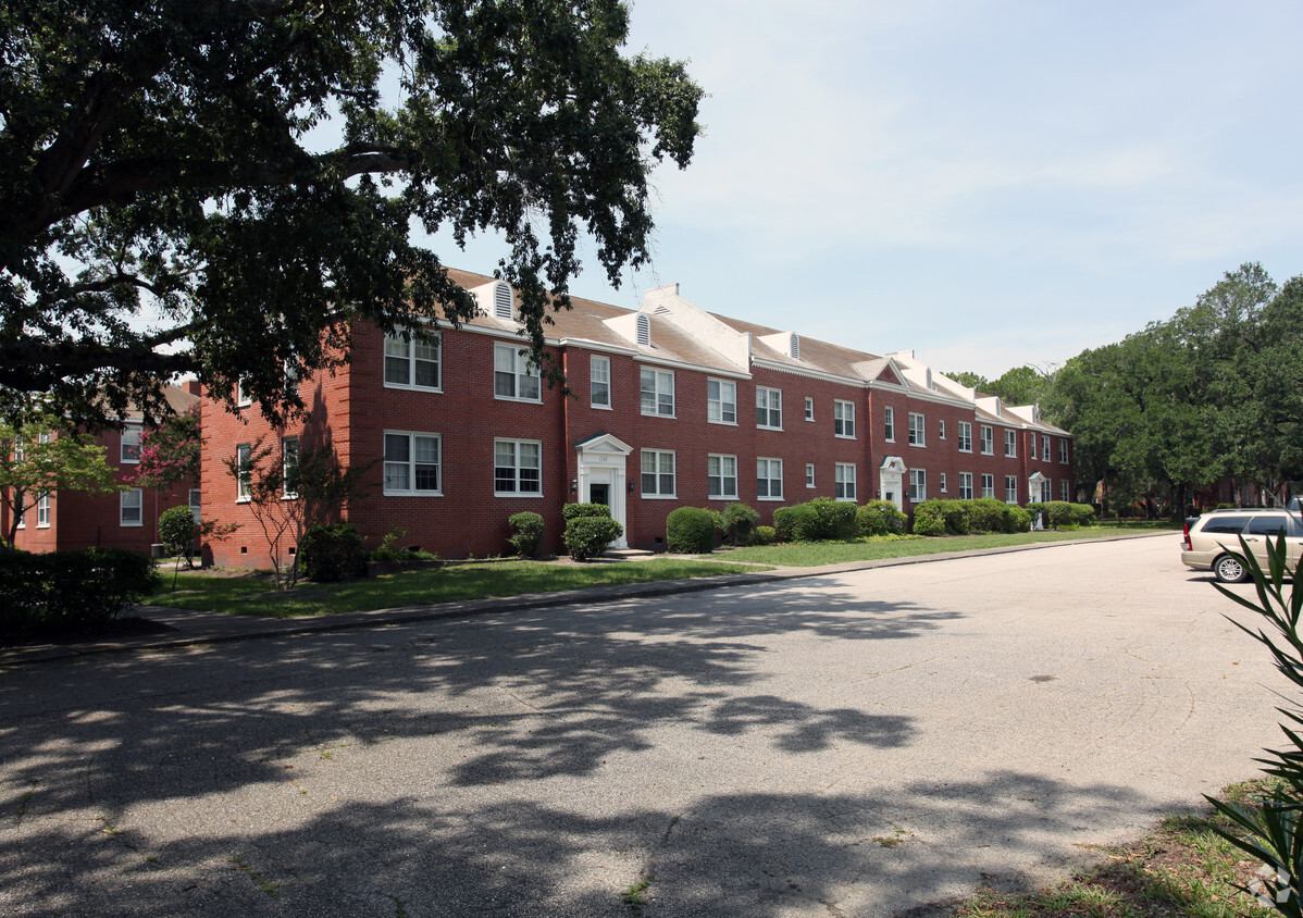 Primary Photo - Oleander Court