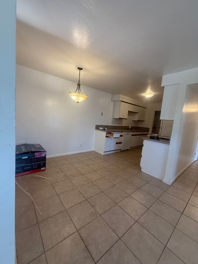 Building Photo - 2 Bedroom 2 Bath Upstairs Unit in Granite Bay