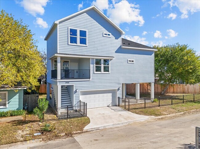 Foto del edificio - 1910 Bayou Shore Dr