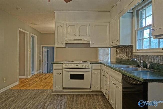 Building Photo - 7805 Hilton Dr SW