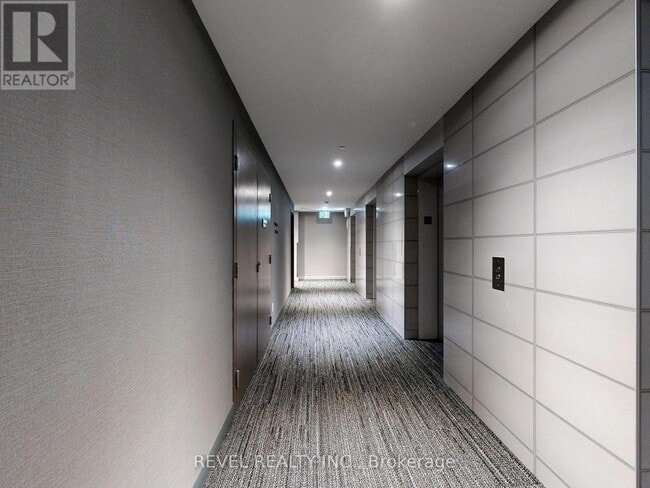 Building Photo - 357 King St W