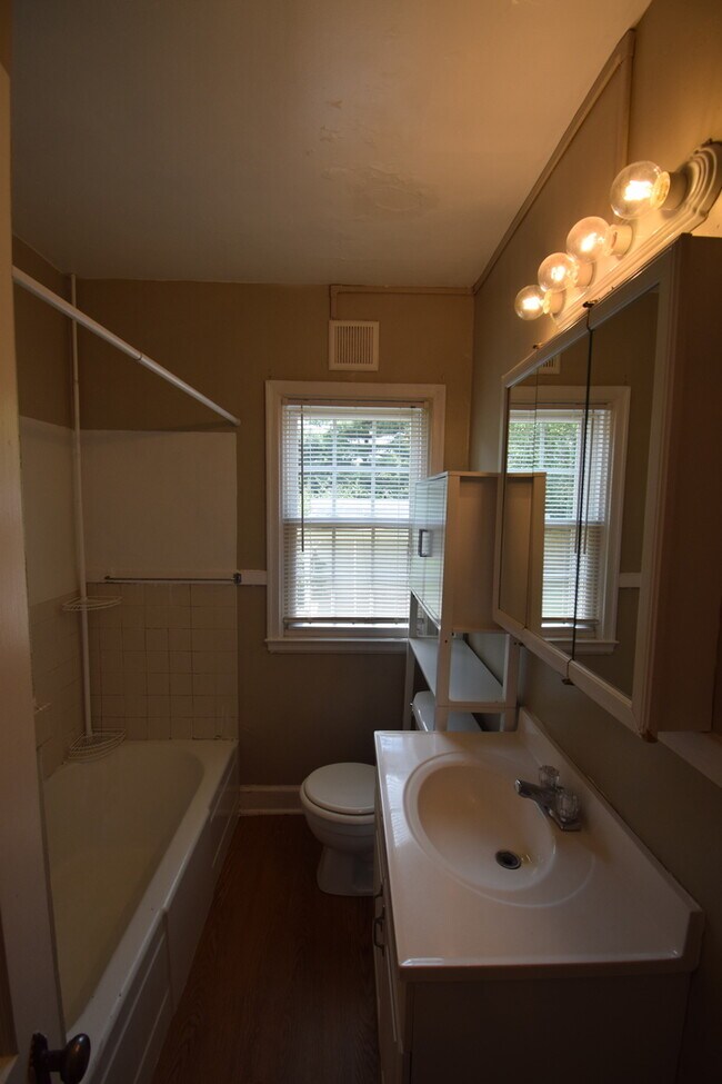 Foto del edificio - VIRTUAL SHOWINGS AVAILABLE - Cute 3 Bedroo...
