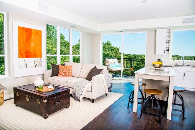 Sala de estar de un apartamento de dos habitaciones - Altitude Residences