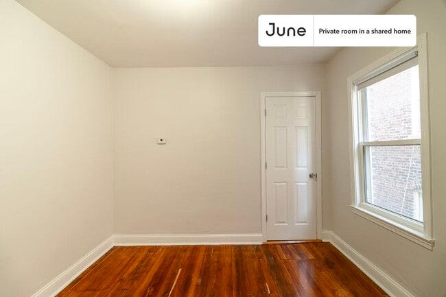 Building Photo - Room in Shared 4 bed/1 bath home