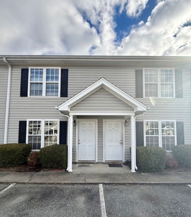 Building Photo - 614 E Parker St