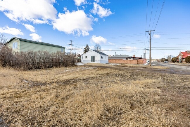 Building Photo - 2403 S Main St