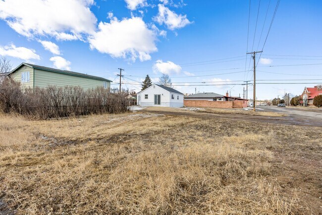 Foto del edificio - 2403 S Main St