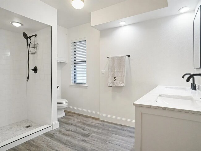 Foto del edificio - 1236 Terrace Dr