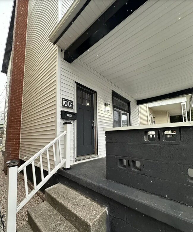 Building Photo - 705 2nd Ave