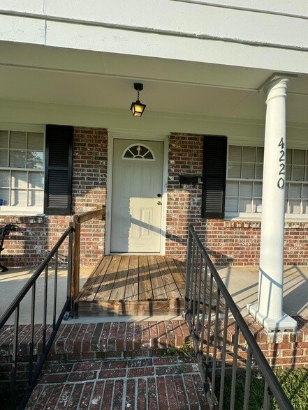 Foto del edificio - 4220 Oakridge Dr
