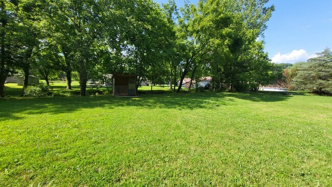 Building Photo - 117 Creekwood Dr