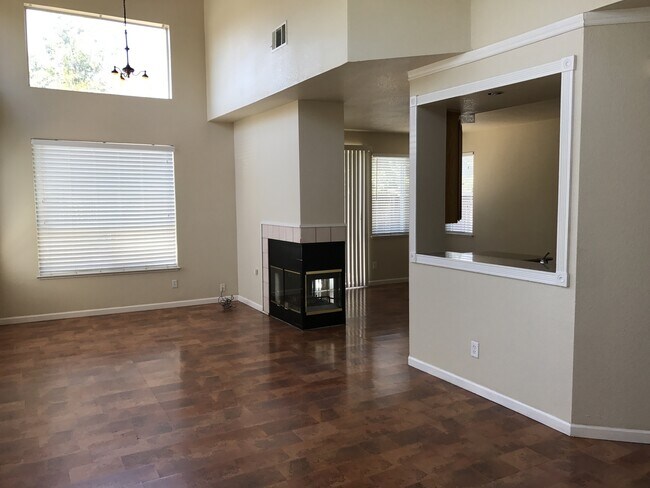 Building Photo - Great 3 Bedroom w/ Office, 2.5 Bath Antioc...