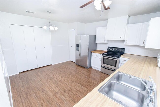 Foto del edificio - 14226 Morinscott Dr