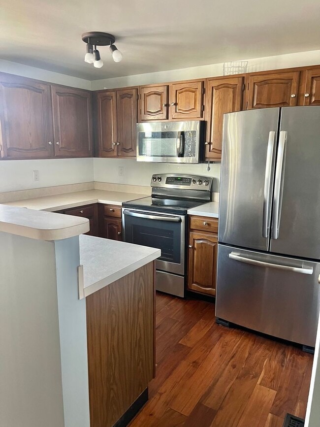 Building Photo - 3 Bedroom, 2.5 Bath Townhouse in Park Hamp...