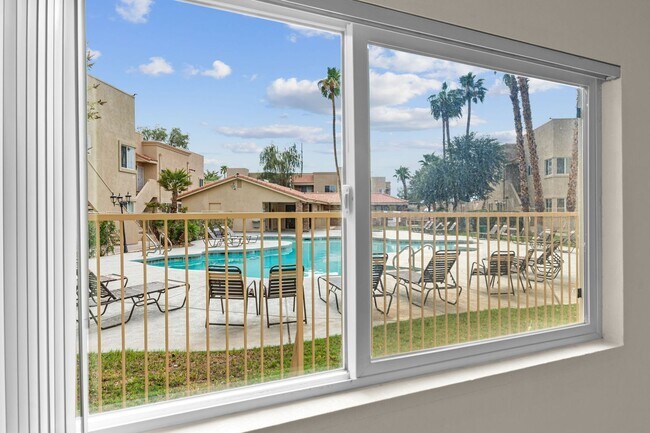 Foto del edificio - Spacious Ground-Level 2-Bedroom Condo Near...
