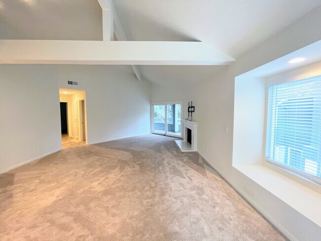 Building Photo - 180 Westport