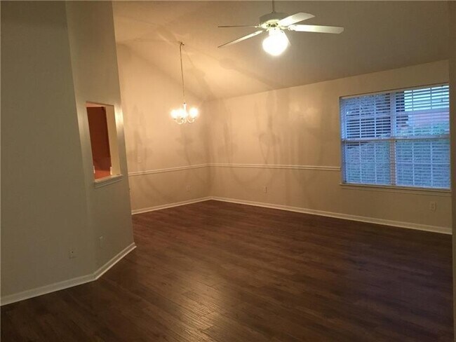 Foto del edificio - 6252 Lakeview Ct