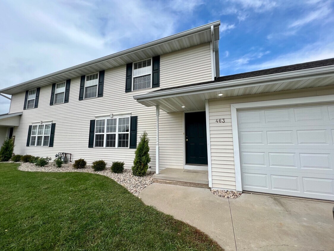 Foto principal - 463 W Green Bay St