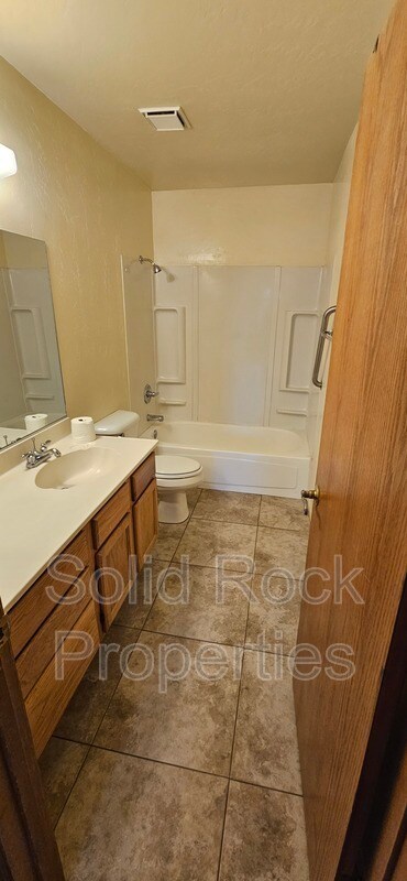 Foto del edificio - 3230 N Victor Rd