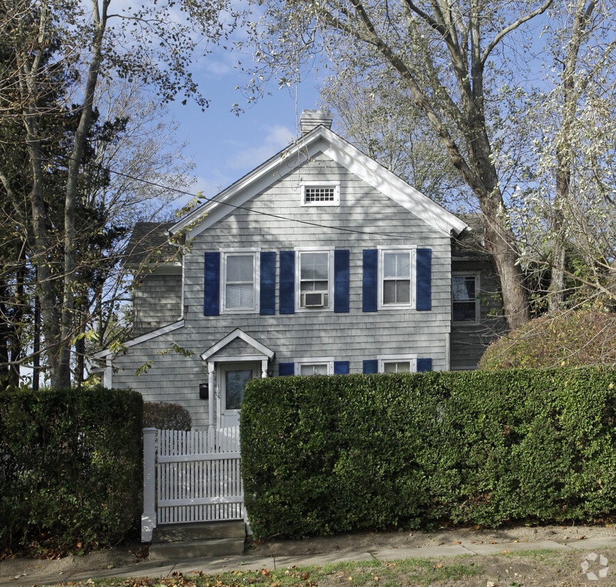 105 Meeting House Ln, Southampton, NY 11968 Apartments in Southampton