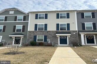 Building Photo - 300 Sugar Maple Square