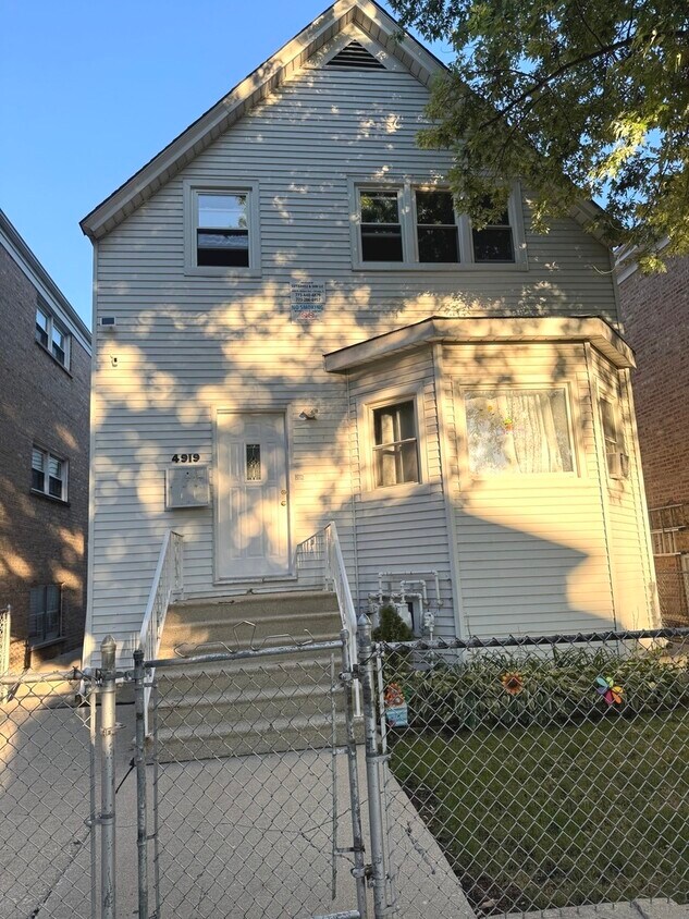 Foto principal - 4919 N Kedvale Ave