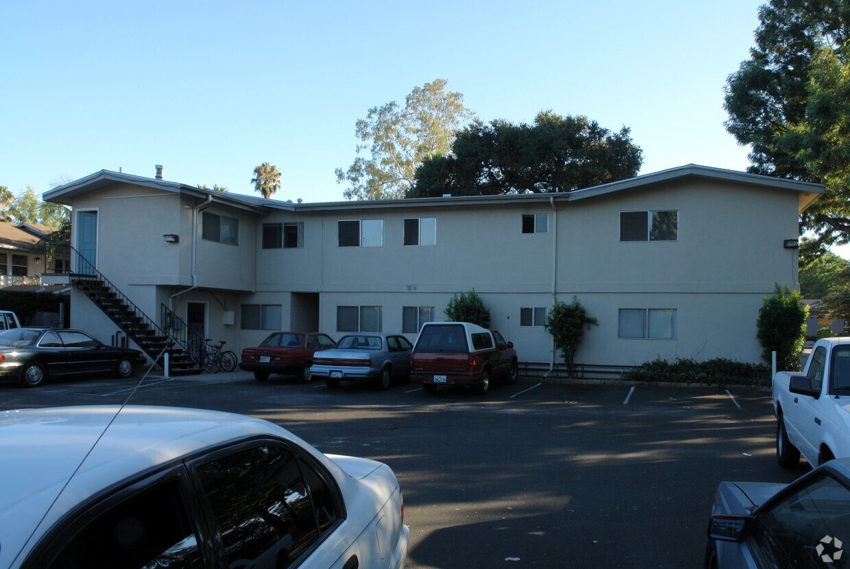 Building Photo - 1924 San Pascual St