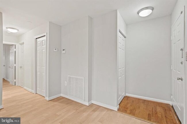 Foto del edificio - 100 Westwick Ct