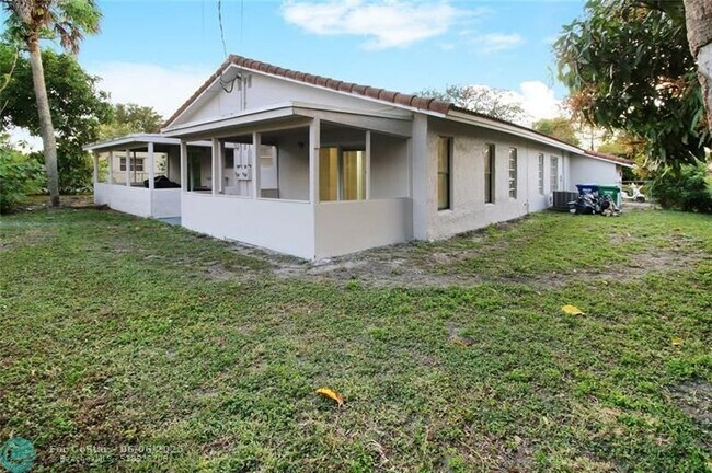 Building Photo - 4371 NW 80th Ave