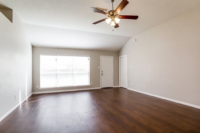 Foto del edificio - 23715 Prairie Bird Dr