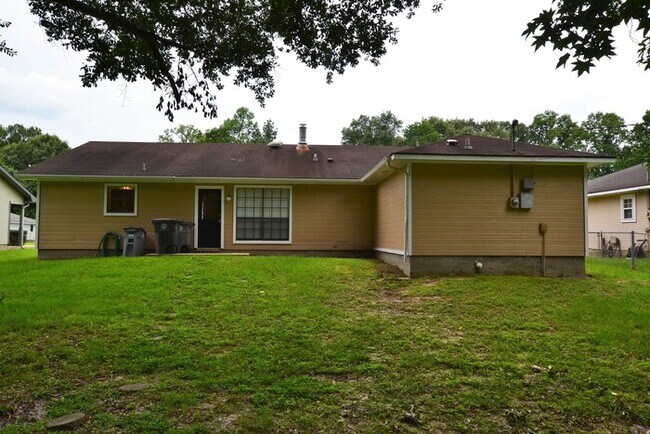 Building Photo - 10238 Dundee Dr