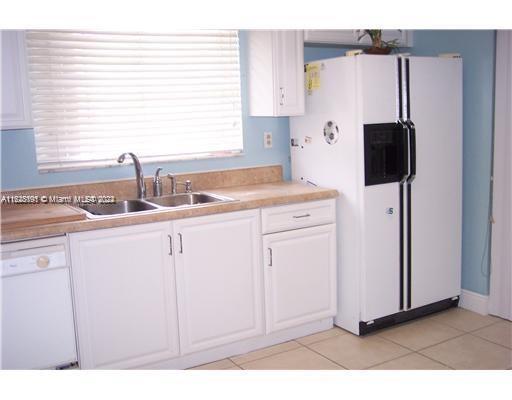 Building Photo - 15285 SW 143rd Ave