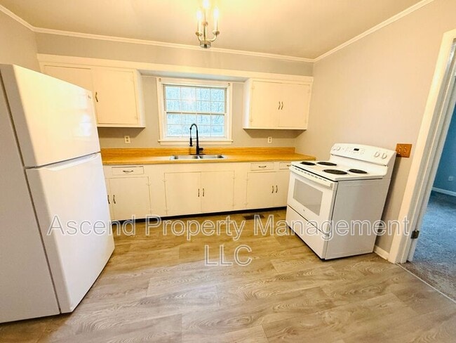 Photo - 690 Brock Cir House