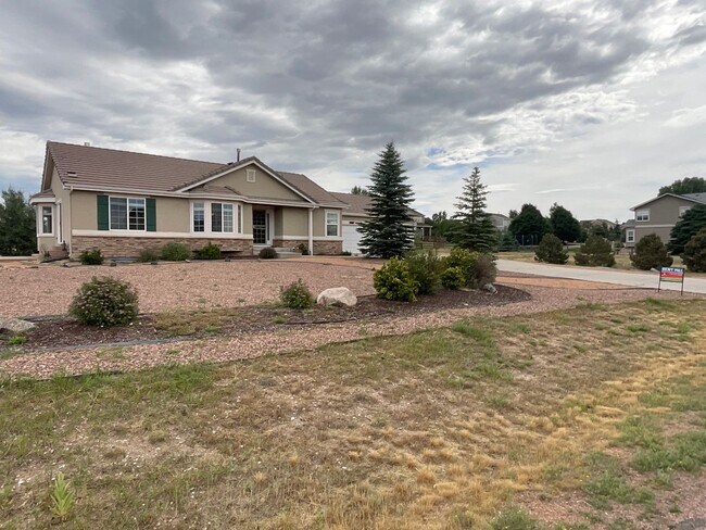 Building Photo - 4 Bedroom Home Available Near Jackson Cree...