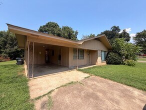 Building Photo - 1310 Bradley Ln