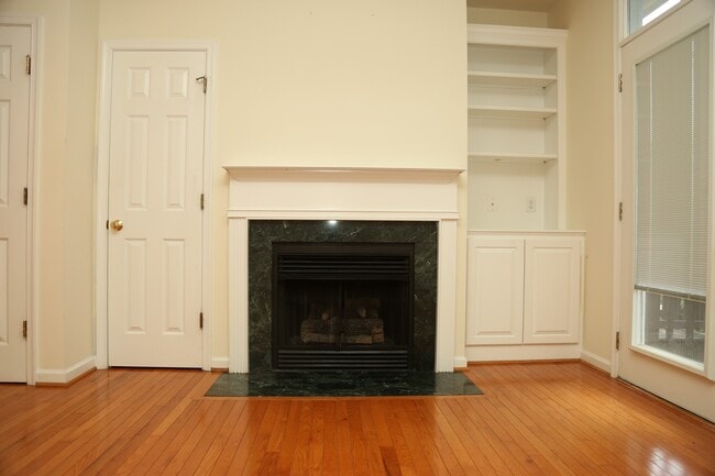 Building Photo - Spacious Townhome Available at Melbourne Park