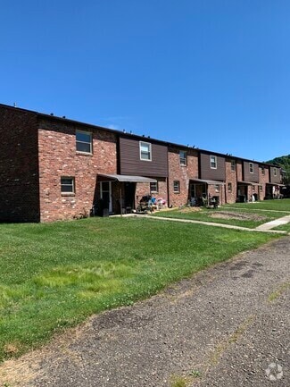 Building Photo - 2111 Stoops Ct