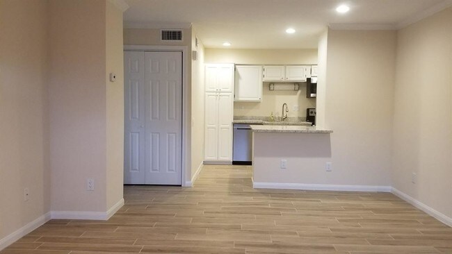 Building Photo - 1860 White Oak Dr