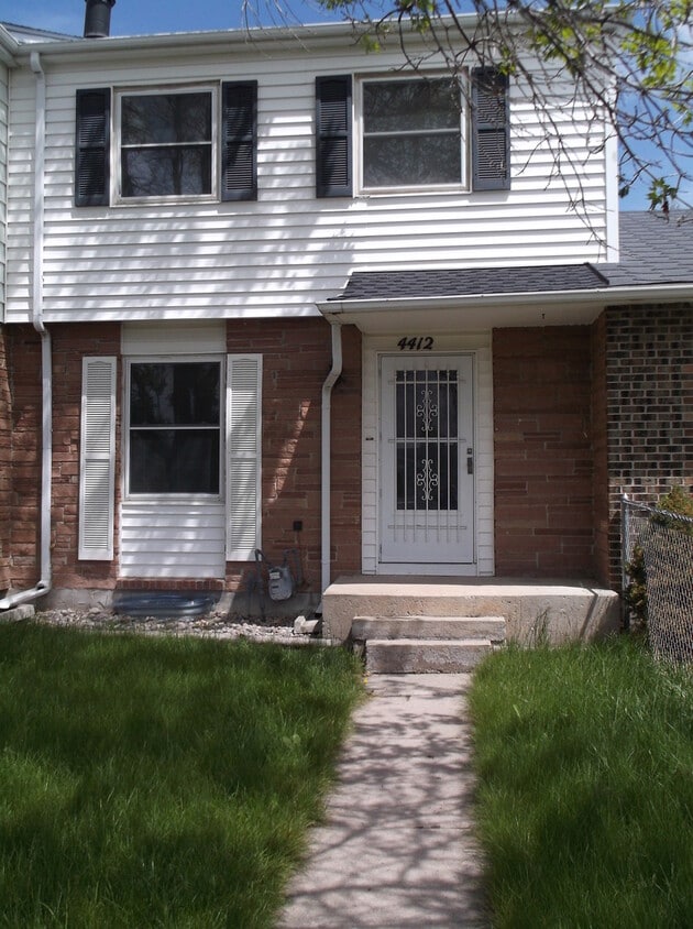 Primary Photo - 4412 E 13th St