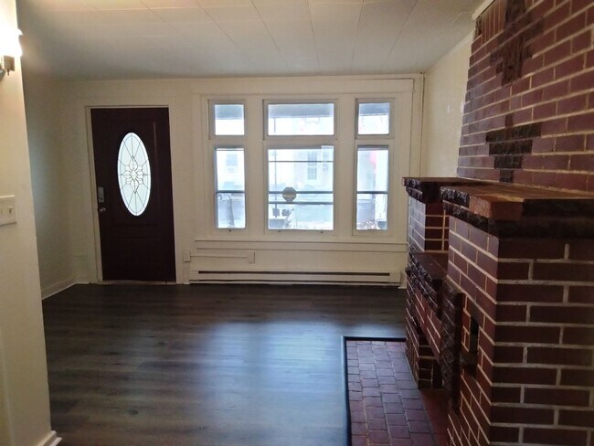 Foto del edificio - 3 Bedroom/1.5 Bathroom House in Allentown!