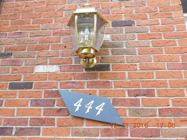 Foto del edificio - 444 N Fox Hills Dr