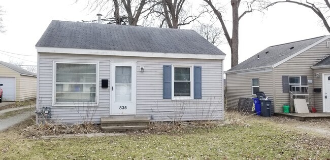 Foto del edificio - 835 36th St NE