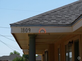 Building Photo - 1809 North Dr