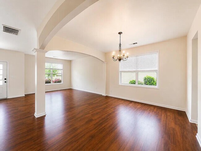 Building Photo - 11 Phaeton Ave