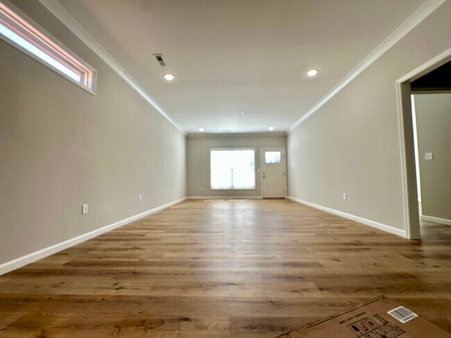 Foto del edificio - 210 Kinniard Rd