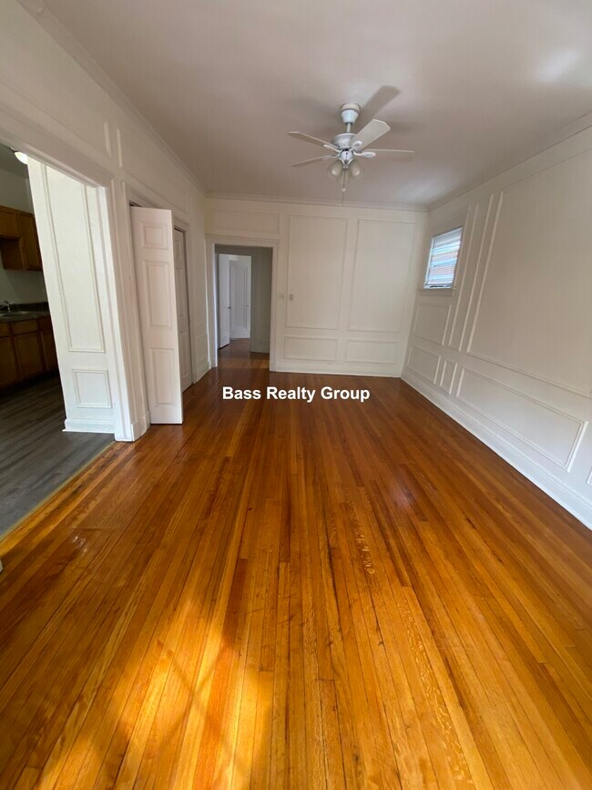 Foto del edificio - 1367 E 52nd St