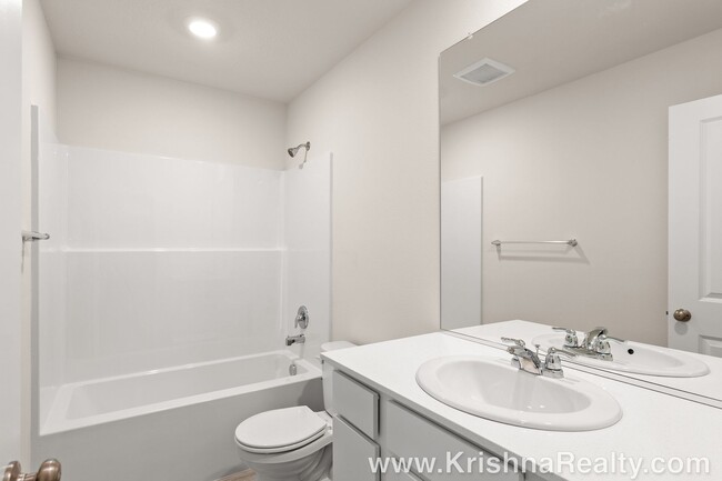 Foto del edificio - Beautiful NEW CONSTRUCTION 4 Bedroom 3 Bat...