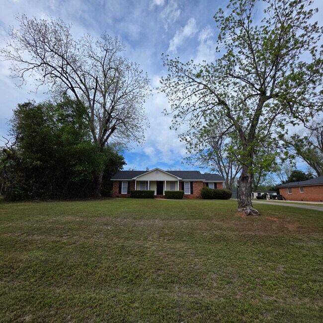Foto del edificio - 825 Community Ave