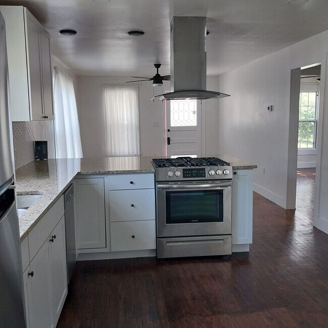 Foto del edificio - Cottage Style Dollhouse with $300/mo utili...